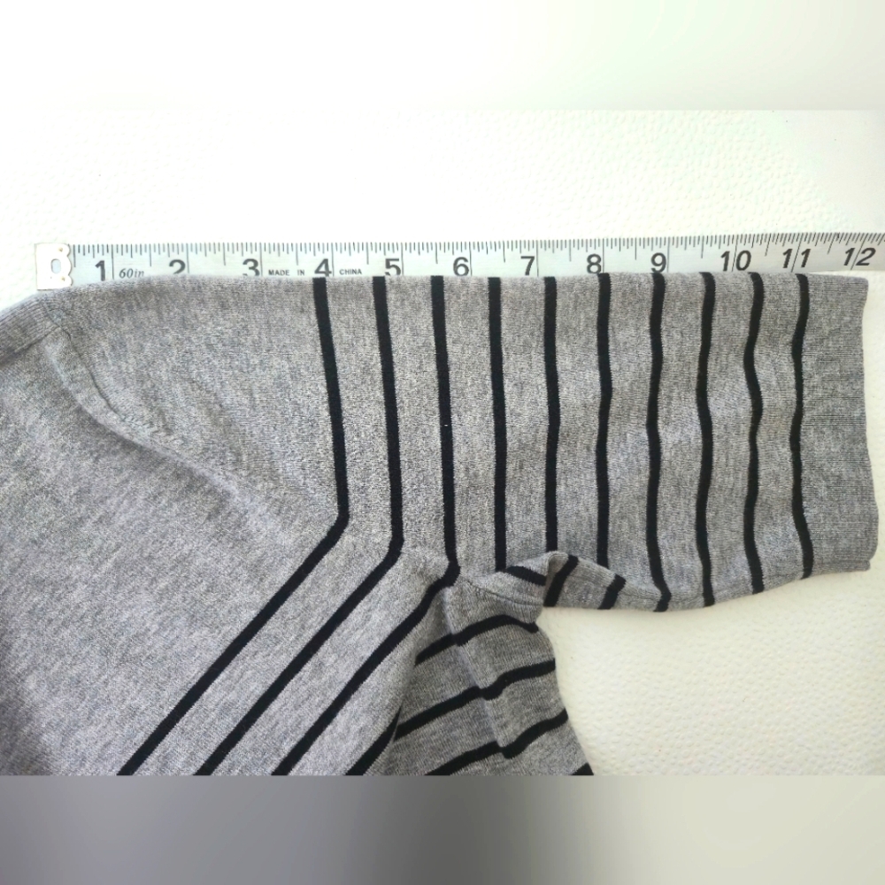 Banana Republic Gray Striped Top - Picture 5 of 9